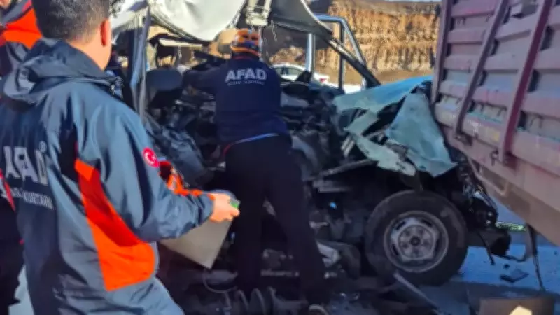 Kayseri'de Öğrenci Servisi TIR'a Arkadan Çarptı: 1 Ölü, 7 Yaralı