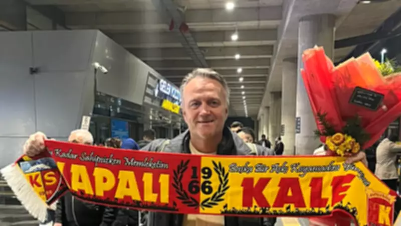 Kayserispor'un Yeni Teknik Direktörü Erling Moe Kente Geldi ve Taraftarlar Tarafından Karşılandı
