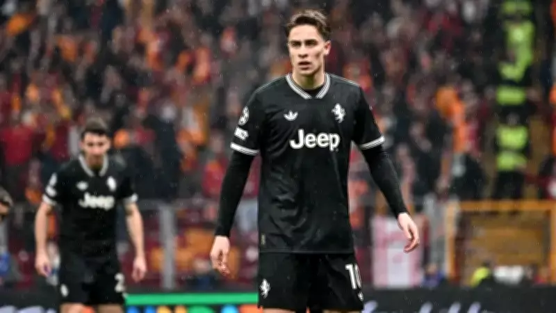 Kenan Yıldız, Galatasaray Maçı Sonrası İmza Verirken Telefon Ekranındaki Ayetle Gündem Oldu