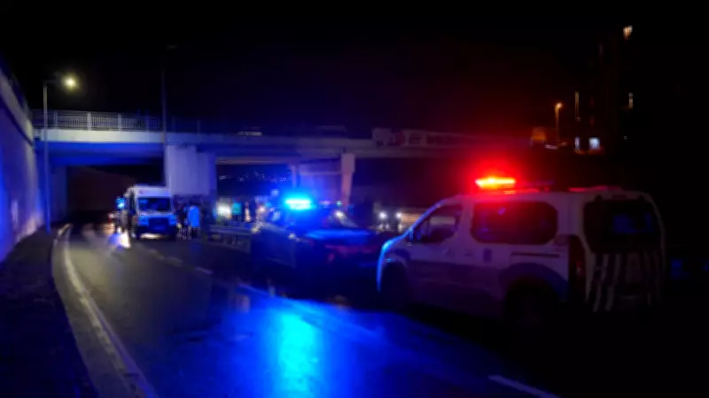 Küçükçekmece'de Motosiklet Temizlik Aracına Çarptı: 2 Kişi Hayatını Kaybetti