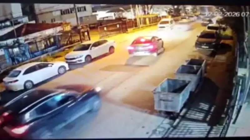 Küçükçekmece'de Zincirleme Kaza: 5 Araç Hasarlı, 1 Yaralı