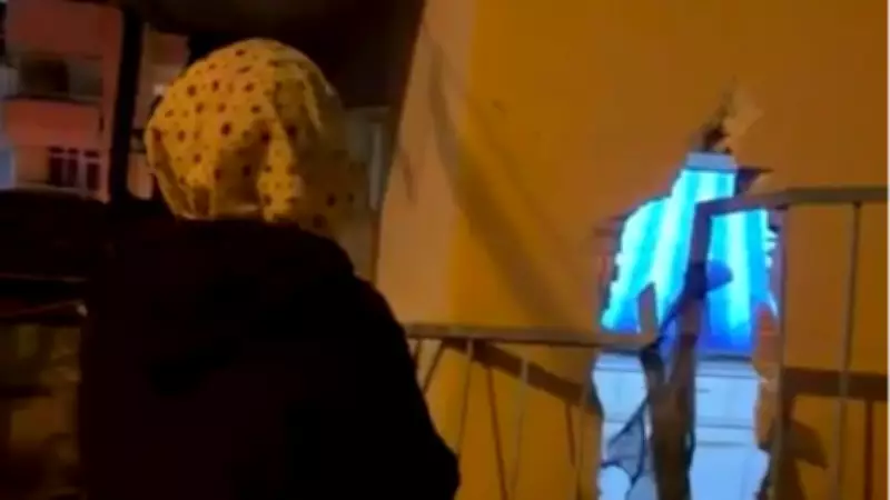 Kocaeli'de Evinde Otururken Kamyonet Çarpması Sonucu Duvar Yıkıldı, Vatandaş Yaralandı