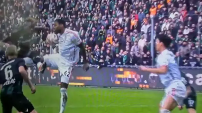 Kocaelispor-Beşiktaş Maçında Penaltı Tartışması: Eski Hakemler Yorumladı