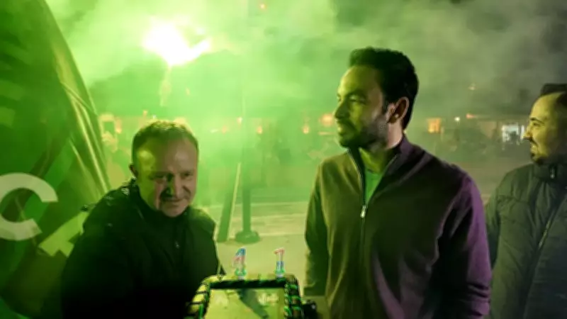 Kocaelispor Taraftarlarından Selçuk İnan'a Unutulmaz Doğum Günü Sürprizi