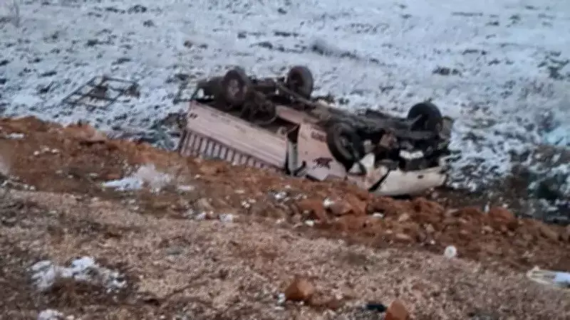 Konya'da Korkunç Kaza: Şarampole Devrilen Kamyonette 4 Kişi Yaralandı