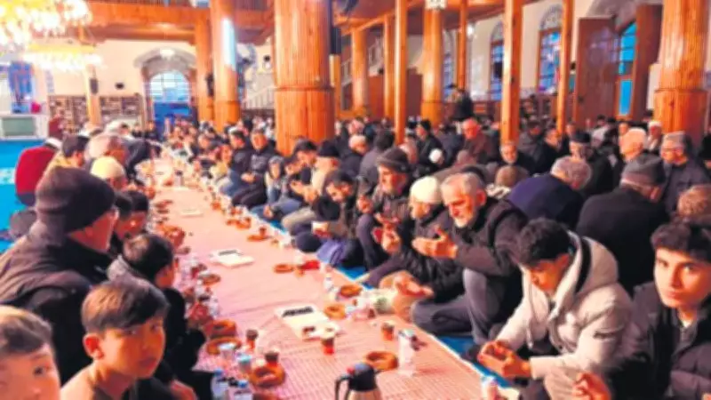 Konya'da Tarihi Kapu Camii'nde 13 Yıllık Medine Usulü İftar Geleneği