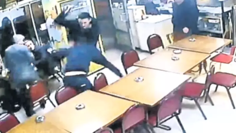 Kütahya'da Sahur Vakti Kıraathanede Bıçaklı Saldırı: Genç Ağır Yaralandı