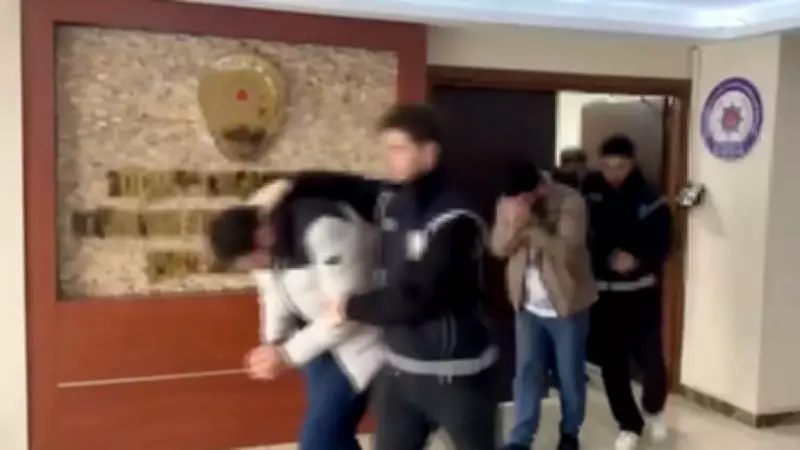 Kurye Takibiyle Sahte Pasaport Şebekesi Çökertildi: 6 İlçede Operasyon