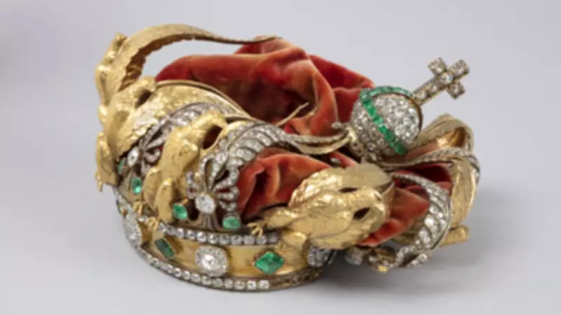 Louvre Müzesi Hırsızların Kaçarken Düşürdüğü İmparatoriçe Eugénie Tacını Onaracak