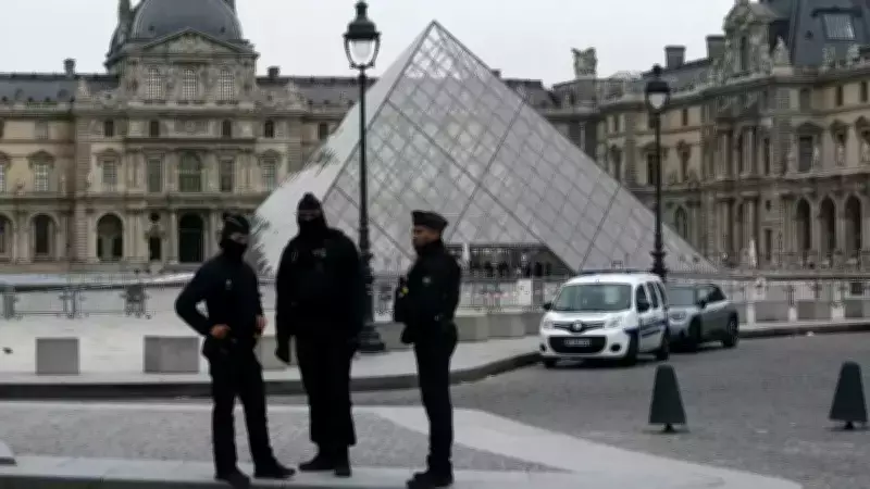 Louvre Müzesi'nde Bilet Dolandırıcılığı Şebekesi Çökertildi: 9 Gözaltı