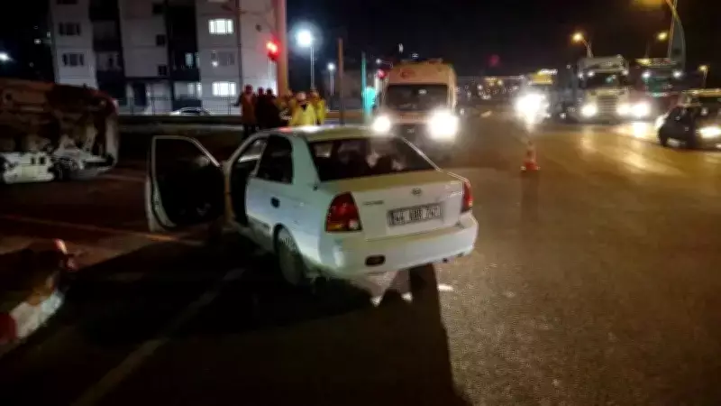 Malatya'da Kamyonet ile Otomobil Çarpıştı: 1 Yaralı