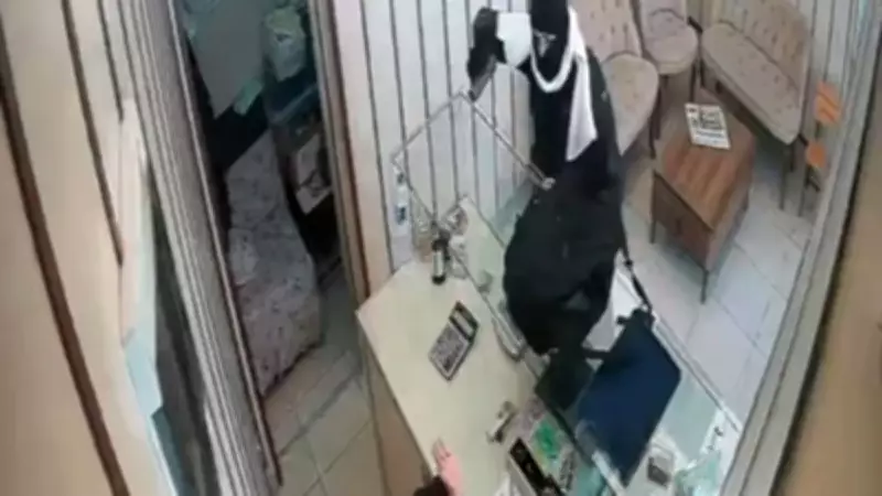 Malatya'da Kuyumcu Soygun Girişimi: Panik Butonu Hırsızı Kaçırttı