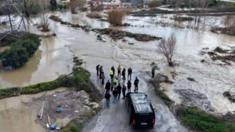 Manisa Soma'da Sağanak Sonrası Dere Taştı: Yollar ve Tarlalar Sular Altında Kaldı