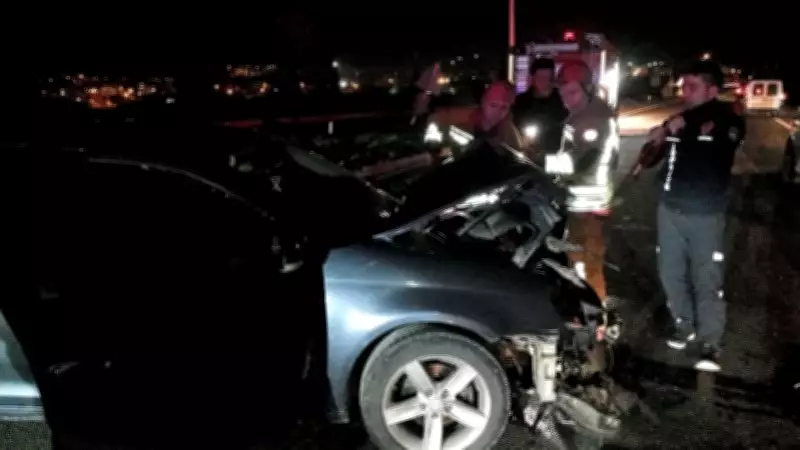 Manisa'da Korkunç Kazadan Mucizevi Kurtuluş: Araç Kullanılmaz Hale Geldi, Sürücü Yara Almadı