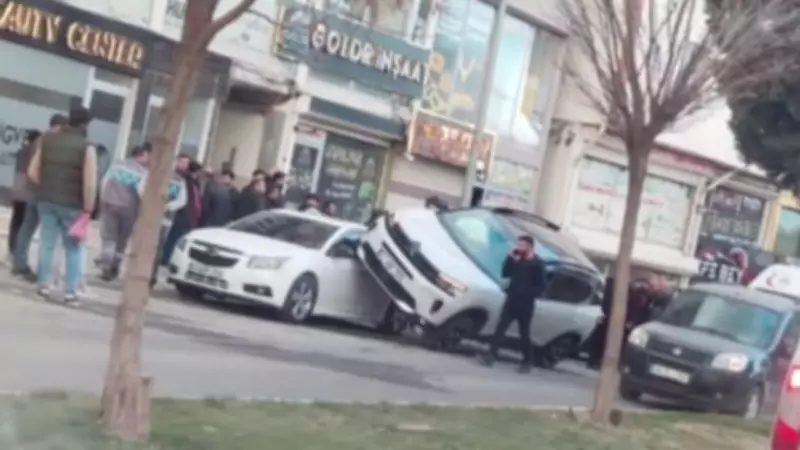 Mardin'de Dehşet Verici Kaza: Kadın Öğretmene Araç Çarptı, Anlar Kamerada