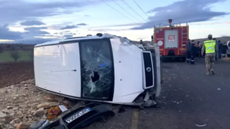 Mardin'de Kafa Kafaya Çarpışma: 4 Kişi Yaralandı, Trafik Durdu