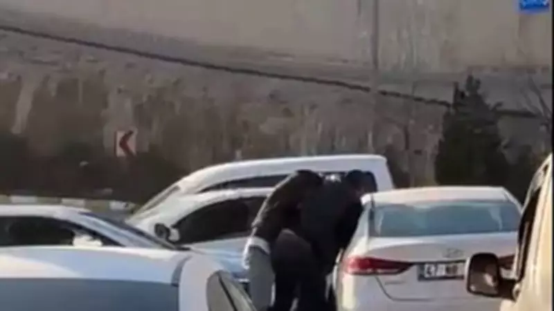 Mardin'de Trafik Kavgası: Yol Verme Tartışması Yumruk Tekmeye Dönüştü