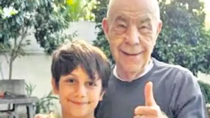 Mazhar Alanson Torununun Hediyesi Karşısında Duygulandı: 'Hayatımın En Güzel Hediyesi'