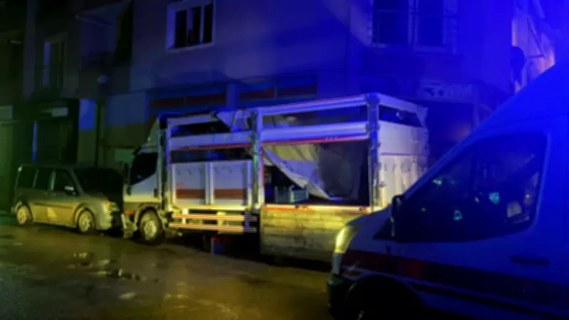 Mersin'de 4. Kattan Kamyonete Düşen 17 Yaşındaki Çocuk Ağır Yaralandı