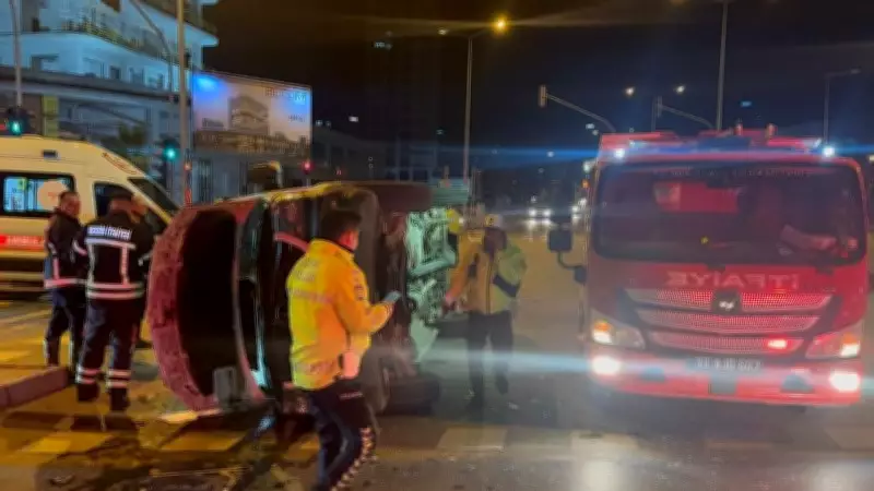 Mersin'de Ambulans ile Cip Kafa Kafaya Çarpıştı: 5 Kişi Yaralandı