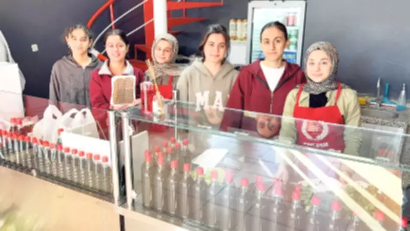 Midyat'ta Altı Kız Kardeş, Ramazan'da Günlük 70 Kilo Çiğ Köfte Üretiyor