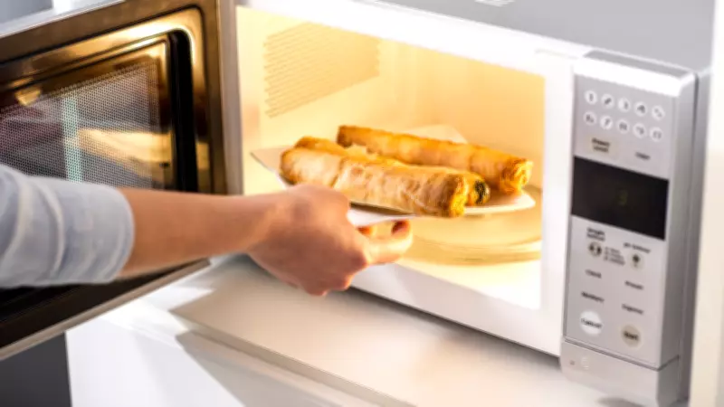 Mikrodalga Fırınlar Sağlığı Tehdit Ediyor mu? Bilimsel Gerçekler ve Efsaneler