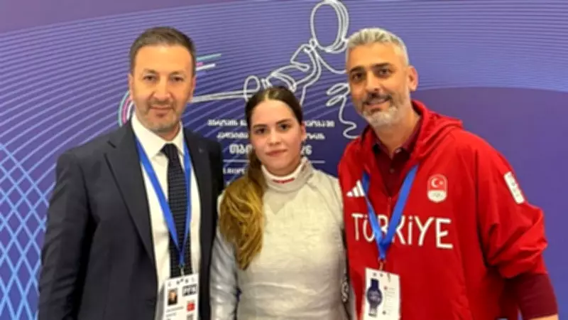 Milli Eskrimci Alara Atmaca, Avrupa Yıldızlar Şampiyonası'nda Altın Madalya Kazandı