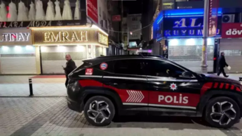 Ümraniye'de Kuyumcuda Silah Kazası: İş Arkadaşı Ağır Yaralandı