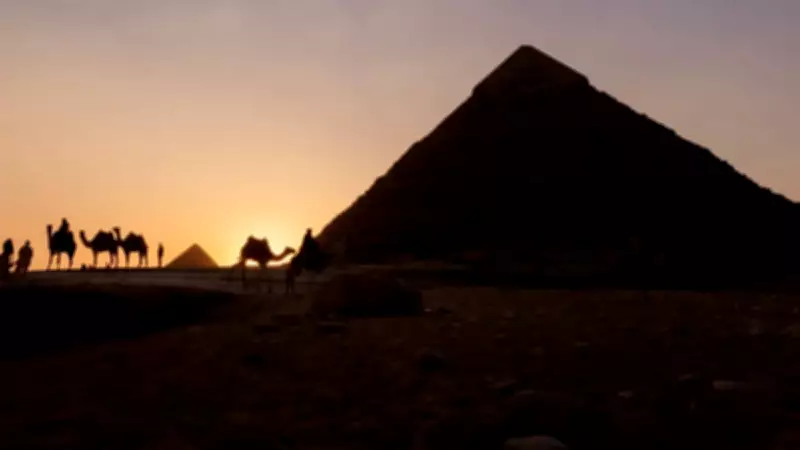 Mısır'da Şok Keşif: Piramitlerin Yanında Dev UFO İniş İzi Bulundu!