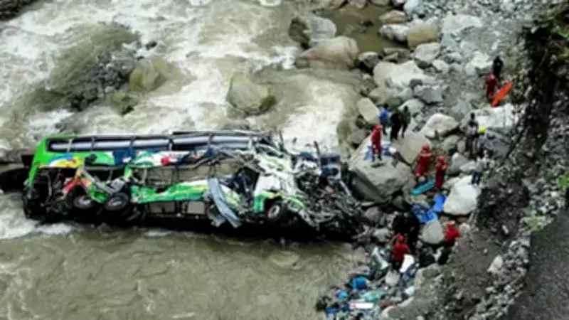 Nepal'de Otobüs Nehre Uçtu: 17 Ölü, 20'den Fazla Yaralı