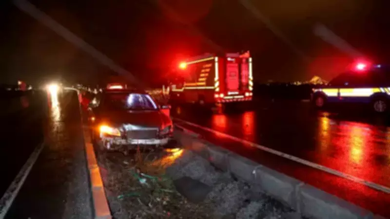 Nevşehir'de Su Birikintisine Giren Otomobil Refüje Düştü: Sürücü Yaralandı