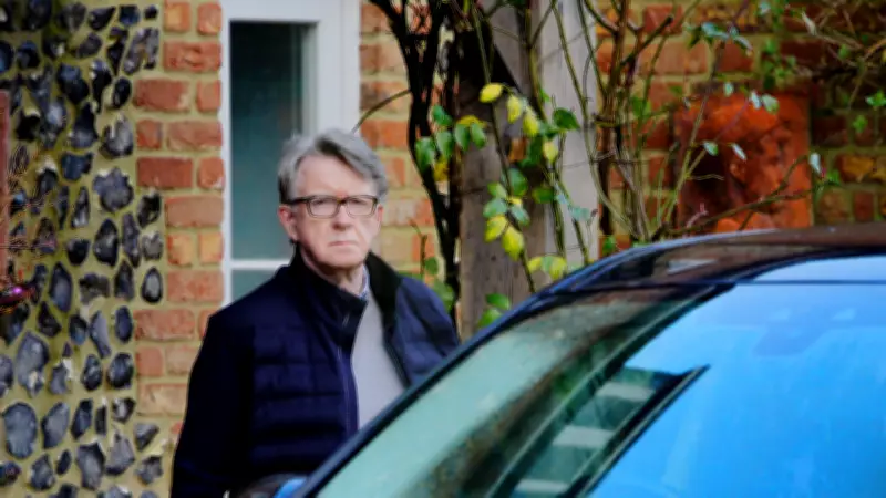 İngiltere'nin Eski ABD Büyükelçisi Mandelson, Epstein İlişkisi Nedeniyle Gözaltına Alındı ve Serbest Bırakıldı