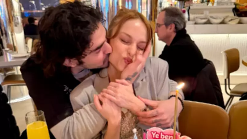 Nilperi Şahinkaya'nın Doğum Gününde Leopar Desenli Pasta Sürprizi