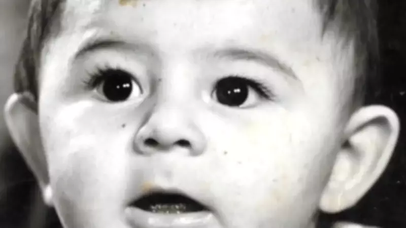 Ünlü Şarkıcı Doğum Gününde Nostalji Yaptı: Çocukluk Fotoğrafları Paylaştı