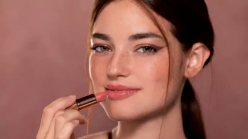 Nude Makyaj Nasıl Yapılır? Evde Doğal Görünümün Püf Noktaları ve Adımları