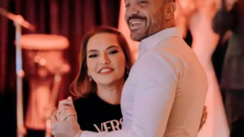 Okan Kurt'tan Demet Akalın'a 14 Şubat Sürprizi: Sahne Baskınıyla Romantik Jest