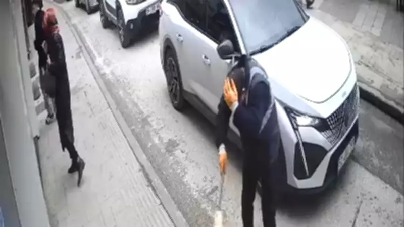 Ordu'da Şiddetli Rüzgarın Koparttığı Tabela Temizlik İşçisinin Kafasına Düştü