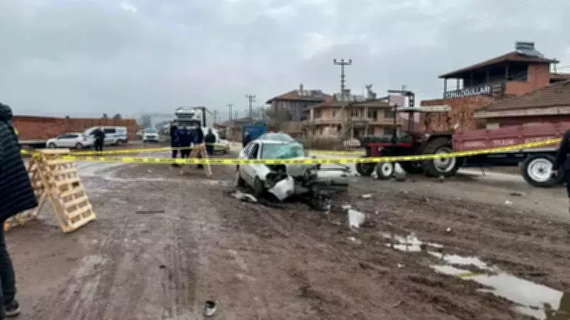 Çorum Osmancık'ta Traktör-Otomobil Çarpışması: 1 Ölü, 2 Yaralı