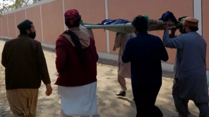 Pakistan'da Polis Karakolu Yakınında Korkunç Patlama: 2 Ölü, 14 Yaralı