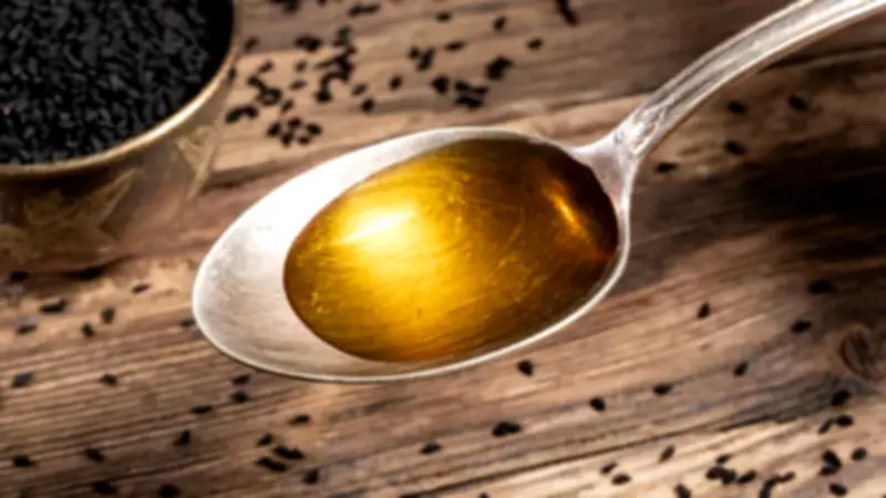 Pürüzsüz Cilt İçin Çörek Otu Yağı: Bilimsel Araştırmalar Etkisini Doğruluyor