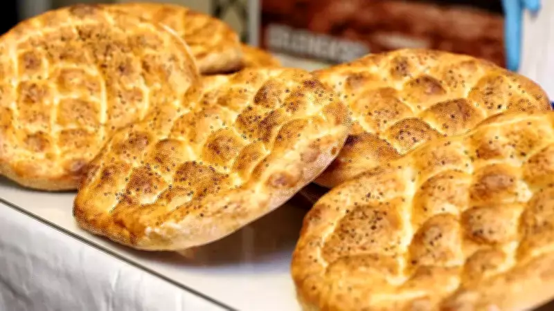 Ramazan Pidesi Tarifi: İftar Sofralarının Vazgeçilmezi Nasıl Yapılır?