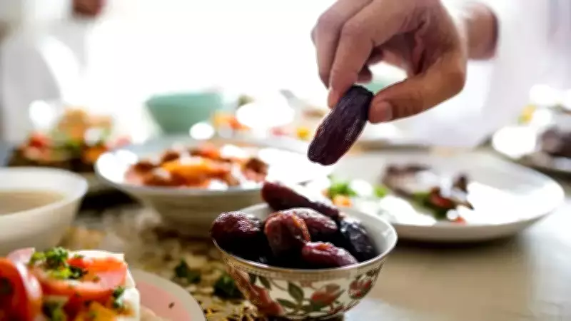 Ramazan'da Sağlıklı Beslenme Uyarısı: İftarda Hızlı Yemek Kalp ve Şeker Riskini Artırıyor