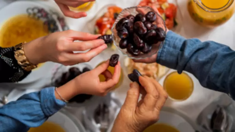 Ramazan'da Sağlıklı İftar Sıralaması: İlk Lokmadan Tatlıya Doğru Adımlar