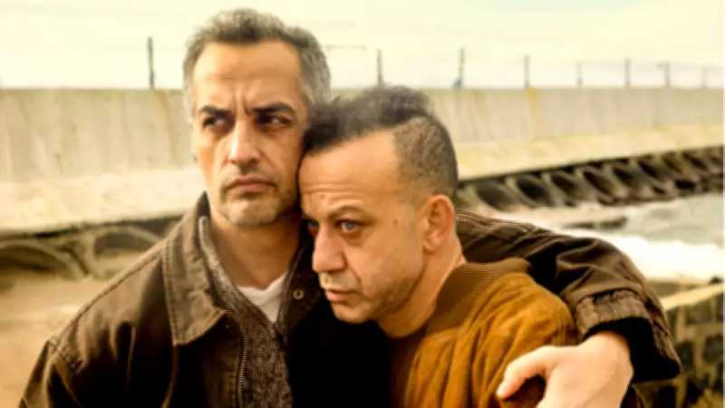 Rıza Kocaoğlu ve Tuğrul Tülek'in Yeni Oyunu 'Sürüklenmiş' Seyirciyle Buluşuyor