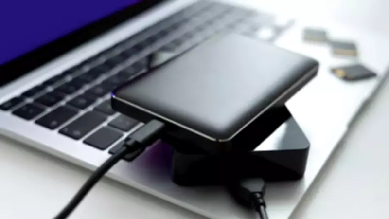 Sabit Disklerin Sonu Geliyor: Lazerle Yazılan Camlar 10 Bin Yıl Dayanıyor