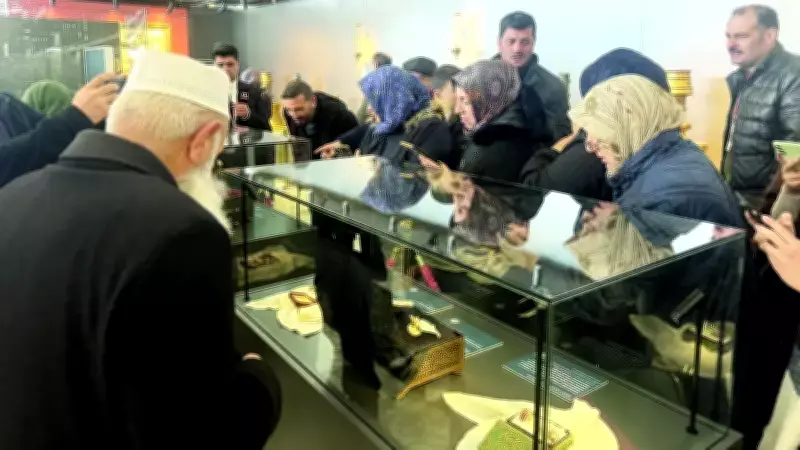 Sakal-ı Şerif Sergisi'ne Yoğun İlgi: Kuyruklar Kilometrelerce Uzadı