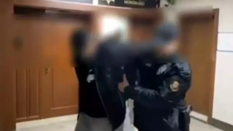 Sakarya'da Narkotik Operasyon: 3 Kişi Tutuklandı, Sentetik Uyuşturucu ve Silah Ele Geçirildi