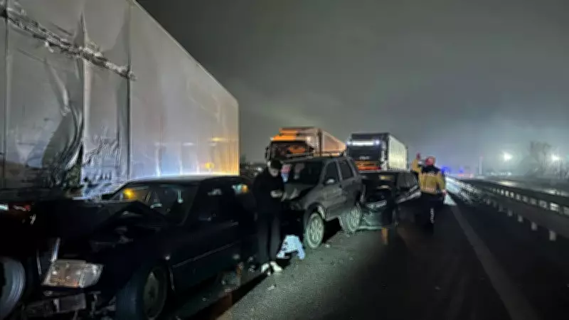 Sakarya'da Otoyolda Zincirleme Kaza: 17 Araç Karıştı, 14 Kişi Yaralandı