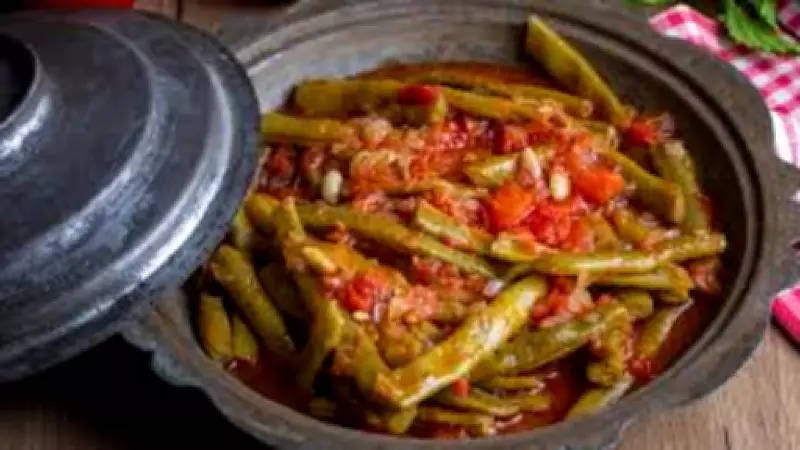 Salçalı Taze Fasulye Yemeği Tarifi: Düdüklüde Etli ve Kıymalı Nasıl Yapılır?