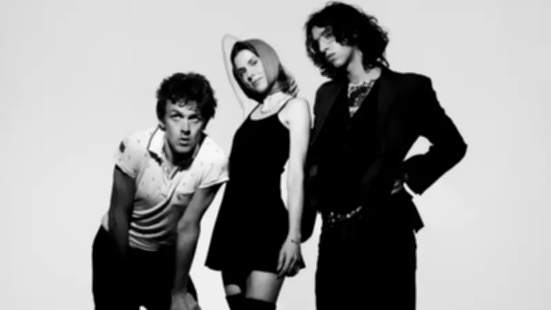 Salon İKSV Yeni Sezonu 12 Şubat'ta Açıyor: bar italia, The Dears ve Jen Sessions Sahne Alacak